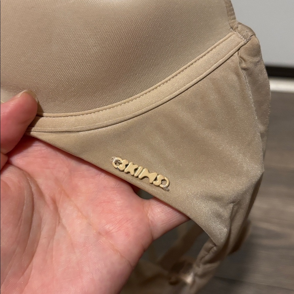 Skims Weightless Sccop Bra Sand 38B - Picture 2 of 4